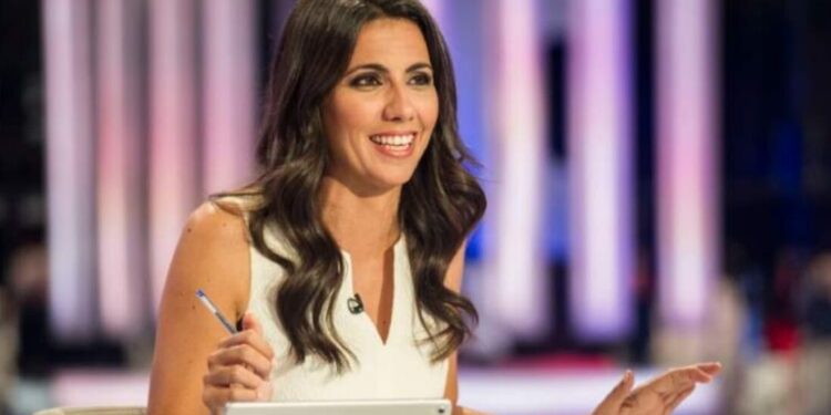 Cuánto gana al año Ana Pastor La periodista