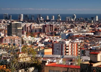 ¿Qué ciudad es más grande Sevilla o Zaragoza?