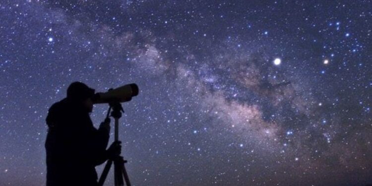 Descubre el fascinante mundo de la astronomía con un Kit de telescopio para principiantes