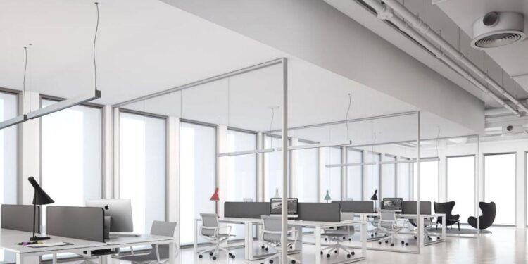Productividad y estilo: ¿Por qué las mamparas de oficina son la inversión que tus empleados agradecerán cada día?