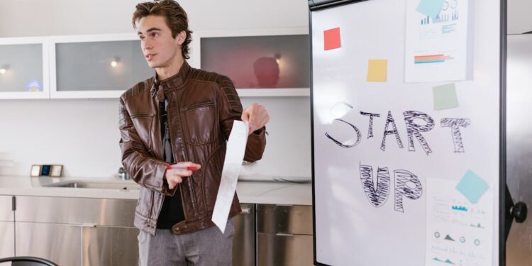 Emprendedor analizando opciones de financiación para su startup